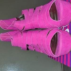 NWOT Fuschia Wedge Heels Suede